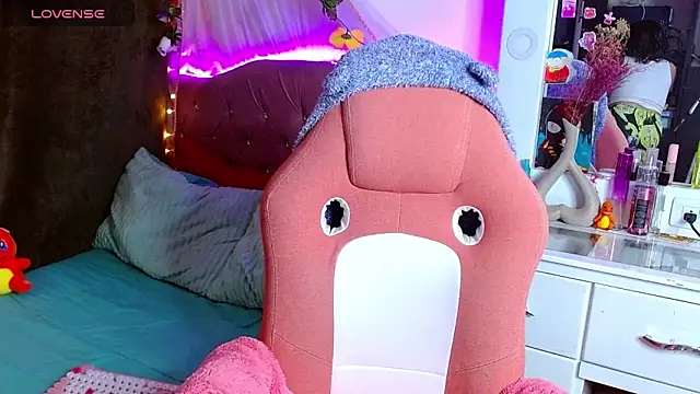 Littlerouse  online show from March 23, 2025, 4:49 am