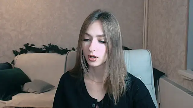 Snapshot of FlorenceDays chatting on February 6, 2025, 2:11 am FlorenceDays online show from February 6, 2025, 2:11 am
