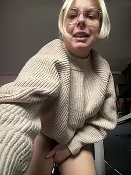 Livewithlucy online show from December 15, 2024, 11:23 am