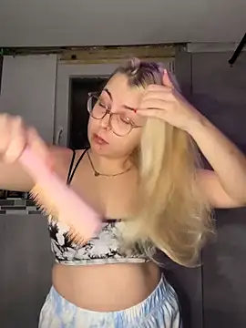 Livewithlucy online show from December 23, 2024, 7:30 pm