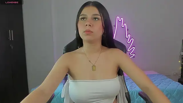 Snapshot of Yuli_16 chatting on January 11, 2025, 6:44 pm Yuli 16 online show from January 11, 2025, 6:44 pm