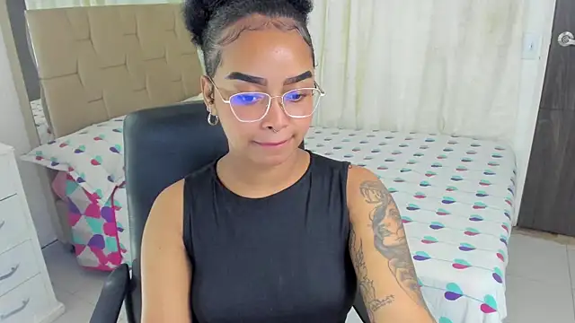 Snapshot of gretell_evans chatting on December 6, 2024, 10:08 pm gretell evans online show from December 6, 2024, 10:08 pm