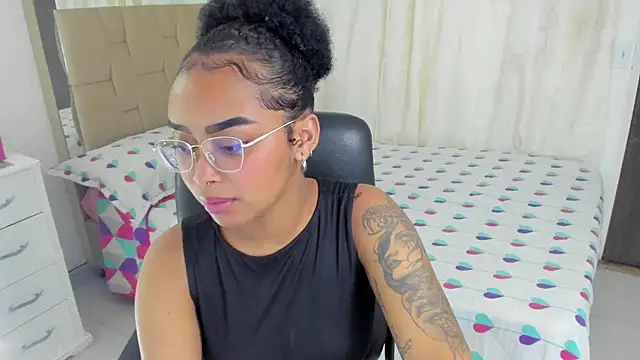 Snapshot of gretell_evans chatting on December 16, 2024, 9:03 am gretell evans online show from December 16, 2024, 9:03 am