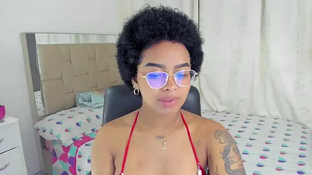 Snapshot of gretell_evans chatting on December 18, 2024, 12:32 am gretell evans online show from December 18, 2024, 12:32 am