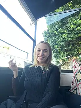 Snapshot of Evamaslow chatting on December 22, 2024, 11:11 am Evamaslow online show from December 22, 2024, 11:11 am