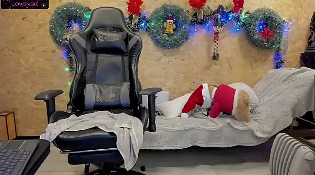 Biancastrongg online show from December 17, 2024, 5:29 am