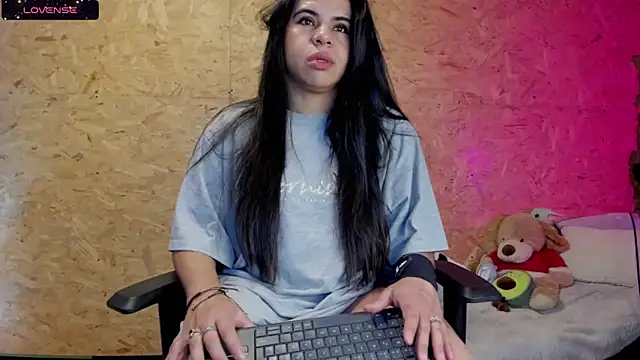 Biancastrongg online show from March 22, 2025, 2:27 am