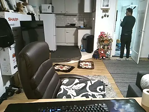 mihaimichael online show from October 23, 2025, 1:32 pm