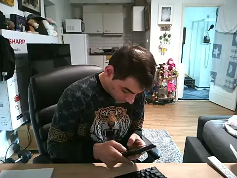 mihaimichael online show from December 18, 2025, 12:22 pm