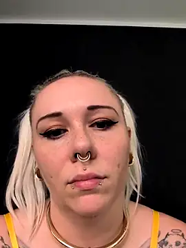 Snapshot of nora_the_strange chatting on June 2, 2026, 11:23 am nora the strange online show from June 2, 2026, 11:23 am