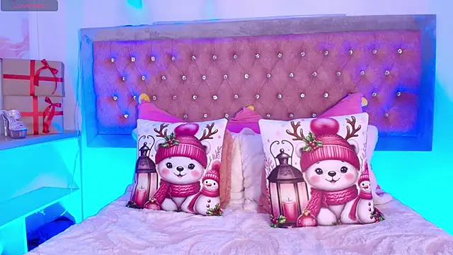 Snapshot of Tayzon_Foxxx chatting on December 20, 2025, 12:45 pm Tayzon Foxxx online show from December 20, 2025, 12:45 pm