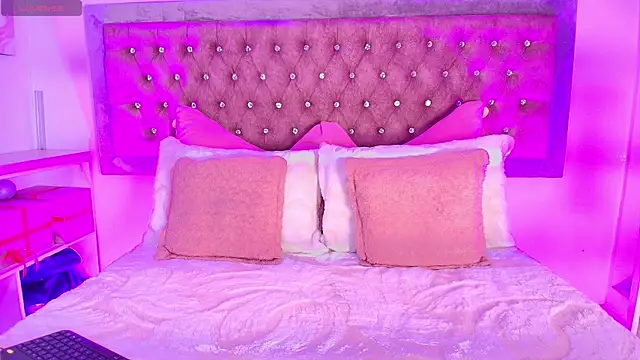 Snapshot of Tayzon_Foxxx chatting on January 6, 2026, 12:53 pm Tayzon Foxxx online show from January 6, 2026, 12:53 pm