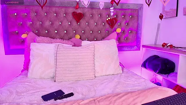 Snapshot of Tayzon_Foxxx chatting on February 13, 2026, 1:18 pm Tayzon Foxxx online show from February 13, 2026, 1:18 pm