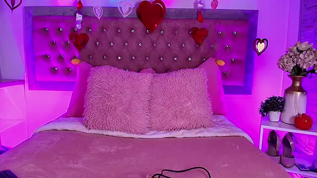 Snapshot of Tayzon_Foxxx chatting on February 17, 2026, 12:56 pm Tayzon Foxxx online show from February 17, 2026, 12:56 pm