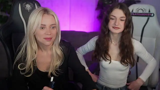 Snapshot of Britney054 chatting on February 21, 2026, 4:19 pm Britney054 online show from February 21, 2026, 4:19 pm