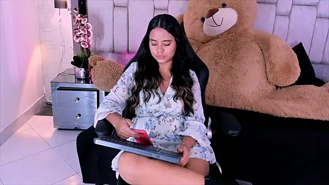 Snapshot of Marilyn-Cooper chatting on December 11, 2024, 8:15 am Marilyn-Cooper online show from December 11, 2024, 8:15 am