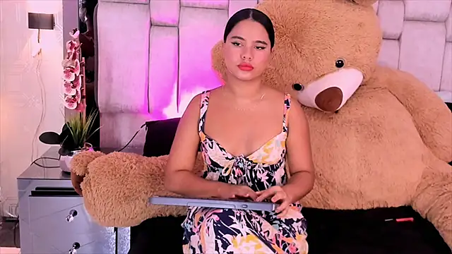 Snapshot of Marilyn-Cooper chatting on December 15, 2024, 7:24 am Marilyn-Cooper online show from December 15, 2024, 7:24 am