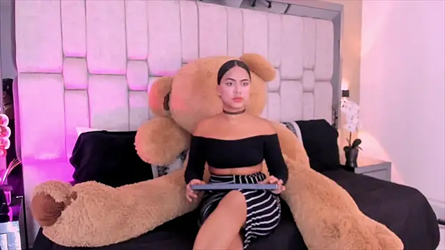 Snapshot of Marilyn-Cooper chatting on December 27, 2024, 4:47 am Marilyn-Cooper online show from December 27, 2024, 4:47 am