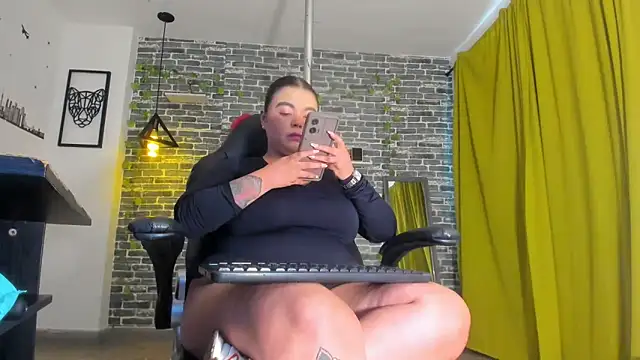 Snapshot of iam_samy_ chatting on February 26, 2025, 6:11 pm iam samy online show from February 26, 2025, 6:11 pm