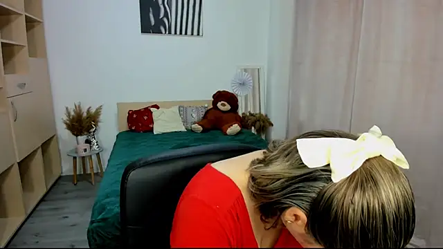 Alexa Dolly12 online show from December 17, 2025, 7:03 am