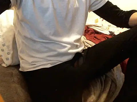 Snapshot of bravo23toro chatting on December 13, 2025, 8:47 pm bravo23toro online show from December 13, 2025, 8:47 pm