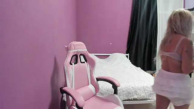 Snapshot of Lika8234 chatting on December 1, 2025, 2:44 pm Lika8234 online show from December 1, 2025, 2:44 pm