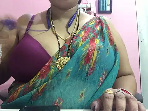 Snapshot of Desi_bhabhiii chatting on December 12, 2024, 5:52 am Desi bhabhiii online show from December 12, 2024, 5:52 am