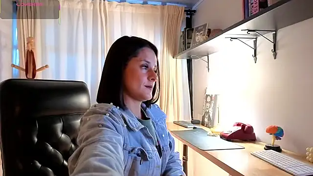 Alice milf  online show from November 27, 2025, 11:12 am