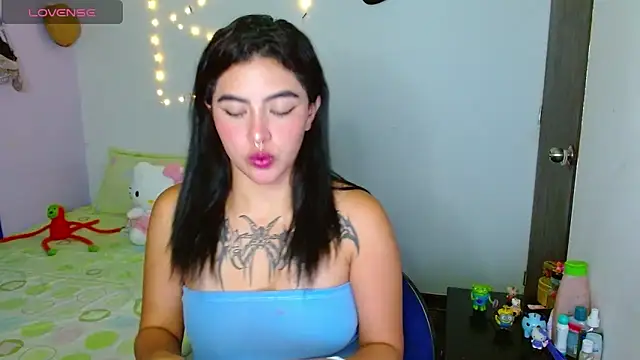 Snapshot of _luna_torres chatting on February 28, 2025, 11:23 pm luna torres online show from February 28, 2025, 11:23 pm