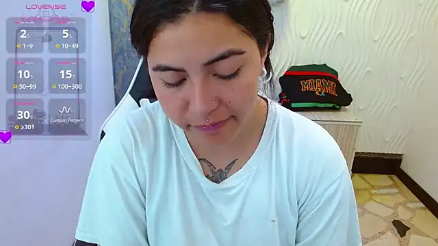 Snapshot of _luna_torres chatting on December 3, 2025, 1:20 pm luna torres online show from December 3, 2025, 1:20 pm