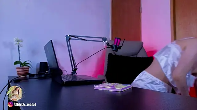 Snapshot of Lilith_malum chatting on March 7, 2026, 7:11 pm Lilith malum online show from March 7, 2026, 7:11 pm