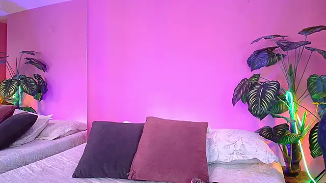 Snapshot of Nicolette_ks_ chatting on December 6, 2024, 1:44 pm Nicolette ks online show from December 6, 2024, 1:44 pm