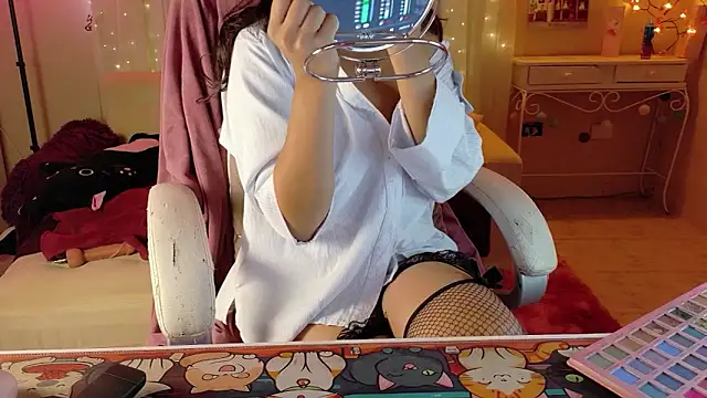 Snapshot of AllisonCatUwU chatting on April 11, 2026, 3:38 pm AllisonCatUwU online show from April 11, 2026, 3:38 pm