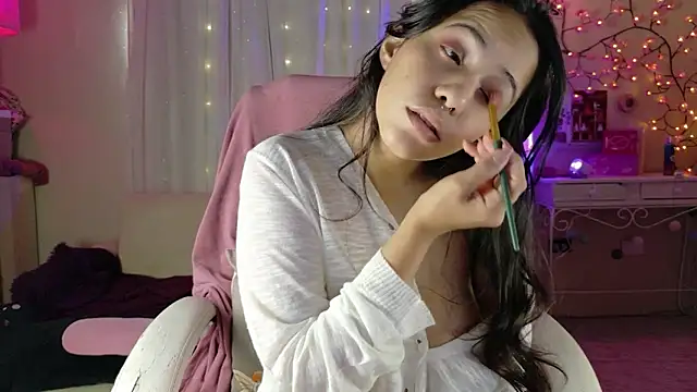 Snapshot of AllisonCatUwU chatting on April 18, 2026, 3:49 pm AllisonCatUwU online show from April 18, 2026, 3:49 pm