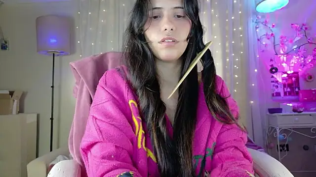 Snapshot of AllisonCatUwU chatting on April 24, 2026, 4:20 pm AllisonCatUwU online show from April 24, 2026, 4:20 pm