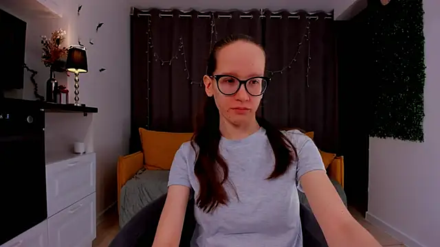 BettyBrowni online show from February 13, 2025, 4:07 pm