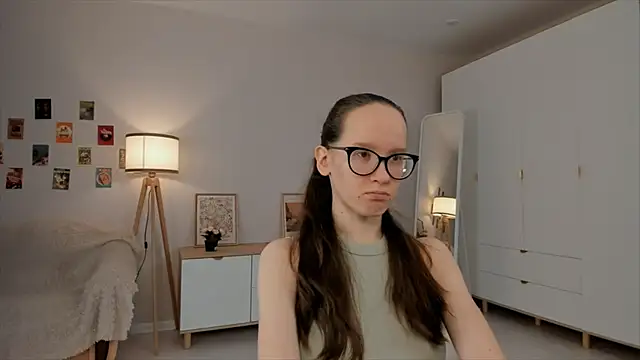 BettyBrowni online show from March 17, 2025, 4:11 pm