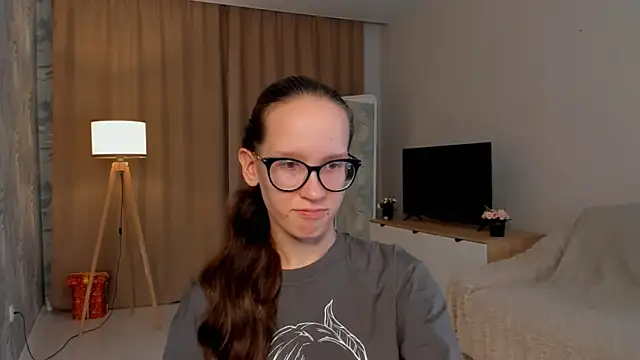 BettyBrowni online show from September 23, 2025, 4:10 pm