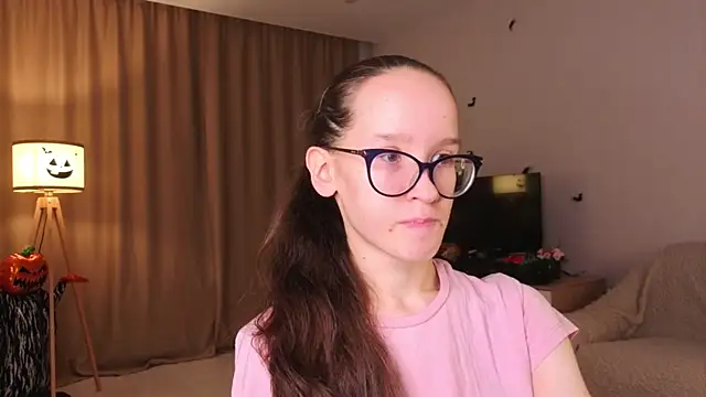 BettyBrowni online show from November 9, 2025, 4:05 pm