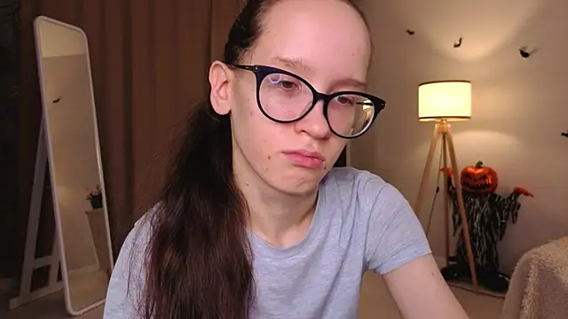 BettyBrowni online show from December 3, 2025, 4:05 pm