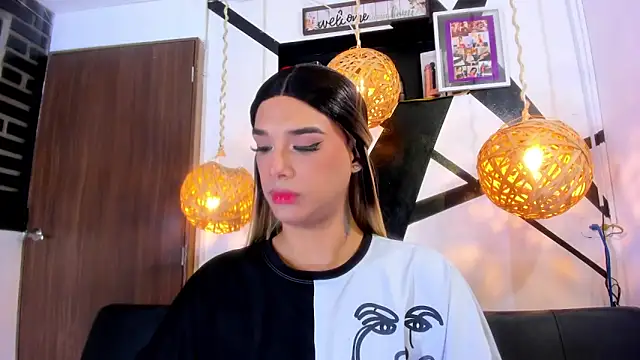 victoria aleia  online show from October 27, 2025, 1:09 am