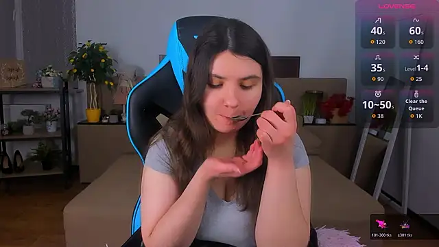 Snapshot of Viola__Shy chatting on February 3, 2026, 9:20 pm Viola Shy online show from February 3, 2026, 9:20 pm