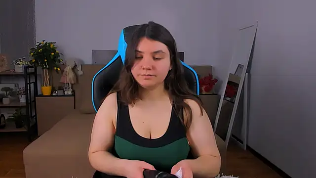 Snapshot of Viola__Shy chatting on February 13, 2026, 9:22 pm Viola Shy online show from February 13, 2026, 9:22 pm