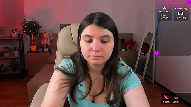 Snapshot of Viola__Shy chatting on February 25, 2026, 9:13 pm Viola Shy online show from February 25, 2026, 9:13 pm