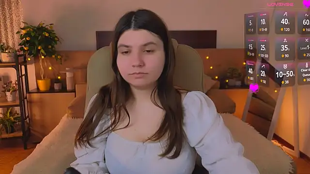 Viola  Shy online show from May 6, 2026, 10:04 pm