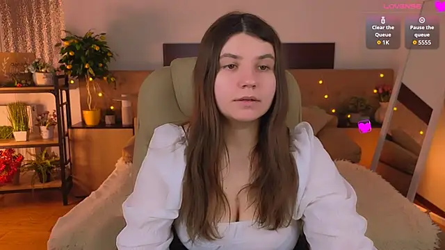 Viola  Shy online show from May 7, 2026, 8:58 pm