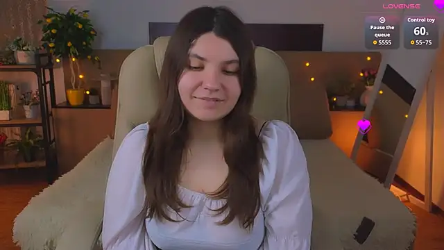 Viola  Shy online show from May 16, 2026, 7:34 pm