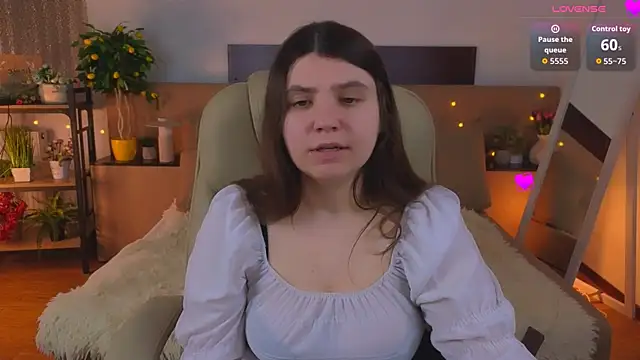 Viola  Shy online show from May 18, 2026, 8:25 pm