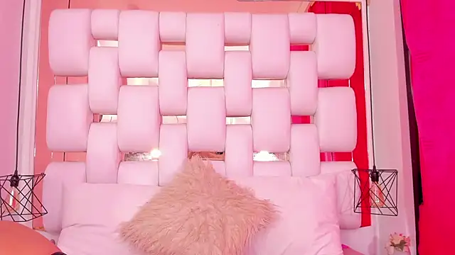 EmmyCruzZ online show from December 14, 2025, 6:56 pm