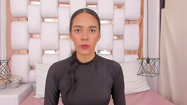 Snapshot of EmmyCruzZ chatting on January 5, 2026, 7:17 pm EmmyCruzZ online show from January 5, 2026, 7:17 pm